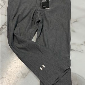 NWT under armour capris LG